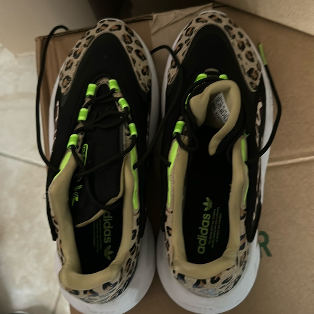 Adidas size 6 hardly worn